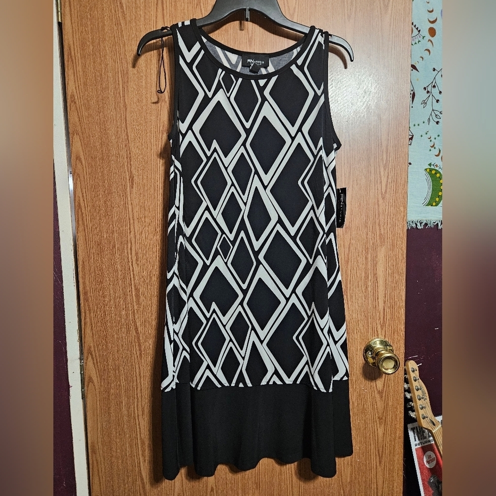 RN Studio NWT Womens Black & White Sleeveless Dress Geometric Pattern! - Picture 1 of 6